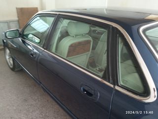 Jaguar XJ8 2000 vanden plus-thumb-11