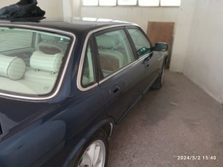 Jaguar XJ8 2000 vanden plus-thumb-13