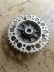 Πίσω γρανάζι Ktm duke II 640 LC4