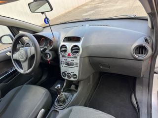 Opel Corsa 2013-thumb-9