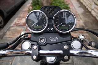 Moto Guzzi V 7 2013 Stone-thumb-3