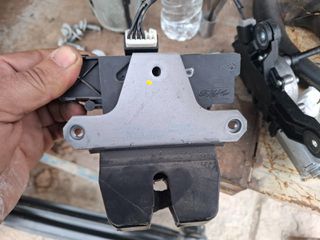 ΚΛΕΙΔΑΡΙΑ ΠΟΡΤ ΜΠΑΓΚΑΖ FORD FOCUS 2004-2008