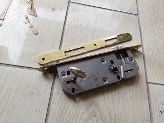 Κλειδαριά AGB μεσόπορτας τετράγωνη - Χρυσή