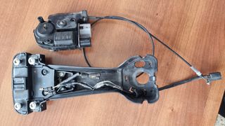 Μηχανισμός βαλίτσας γνήσιας honda sh150 του 22/24