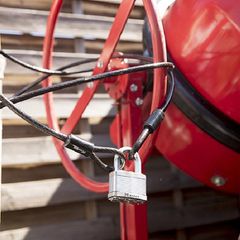 Master Lock Ατσάλινο συρματόσχοινο με κάλυμμα βινυλίου (490000112)