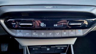Hyundai i 20 2022 HYBRID / BICOLOUR / ΕΥΚΑΙΡΙΑ !!!-thumb-25