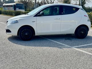 Lancia Ypsilon 2015-thumb-3