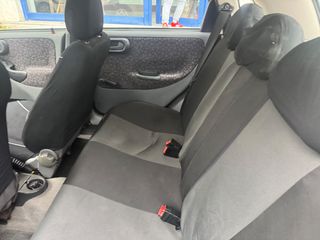 Opel Corsa 2001 C-thumb-2
