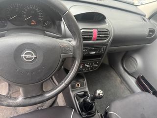 Opel Corsa 2001 C-thumb-4