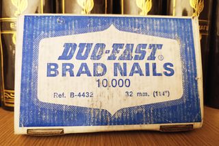 Duo Fast brad nails (10000 τεμ.) Ref. B-4432 / 32mm (1 1/4) γαλβανιζέ καρφιά για ηλεκτρικό πιστόλι