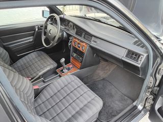 Mercedes-Benz 190 1992-thumb-2
