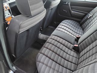 Mercedes-Benz 190 1992-thumb-7