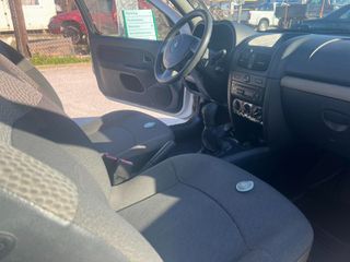 Renault Clio 2006-thumb-11