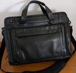 Victorinox Δερμάτινη τσάντα για laptop expandable