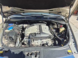 Volkswagen Touareg 2004-thumb-2