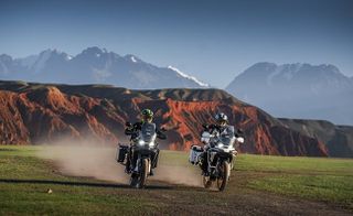 CFmoto 700 MT 2026 ΔΩΡΟ ΤΡΙΒΑΛΙΤΣΟ-thumb-1
