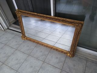 Καθρέφτης  ξύλινου  Κάδρου με γυψινα αναγλυφα