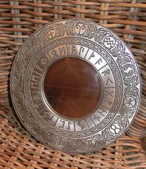 Κορνιζα - Καθρεπτης  με ζωδιακο κυκλο και ρουνικο αλφαβητο