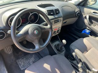 Alfa Romeo Alfa 147 2002-thumb-9