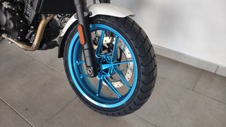 Royal Enfield 2025 GUERILLA 450-thumb-9