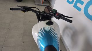 Royal Enfield 2025 GUERILLA 450-thumb-18