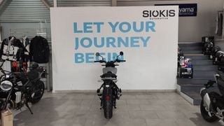 Royal Enfield 2025 GUERILLA 450-thumb-2