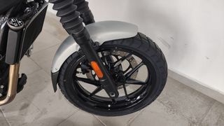 Royal Enfield 2025 GUERILLA 450-thumb-20