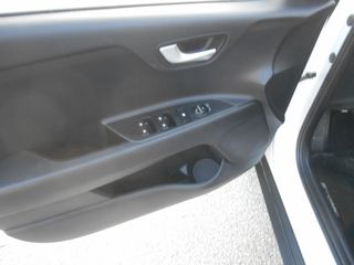 Kia Stonic 2023-thumb-6