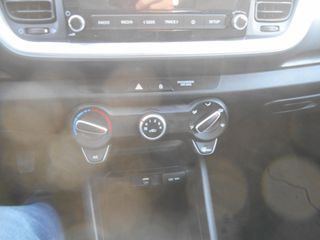 Kia Stonic 2023-thumb-13