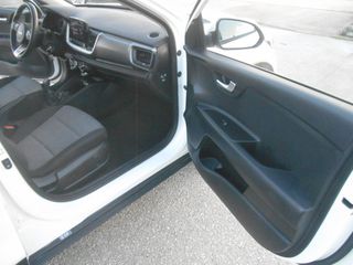 Kia Stonic 2023-thumb-23