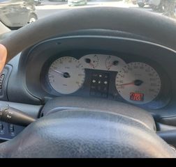Renault Clio 2001-thumb-5