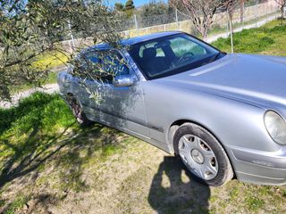 Mercedes-Benz E 270 2000 e270-thumb-1