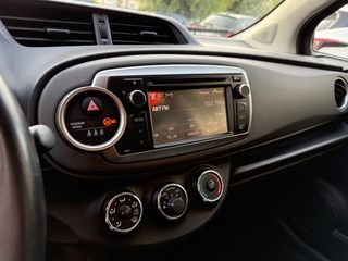 Toyota Yaris 2013-thumb-9