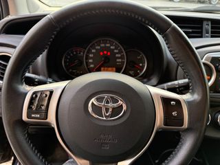 Toyota Yaris 2013-thumb-10