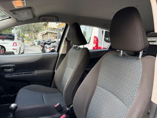 Toyota Yaris 2013-thumb-12