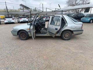Nissan Sunny 1993-thumb-16