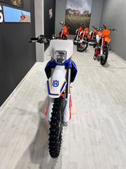 Husqvarna FE 250 2025 FE 250 HERITAGE-thumb-1