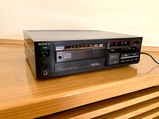 SONY CDP-101 CD-Player-thumb-1