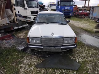 Mercedes-Benz E 240 1982-thumb-3