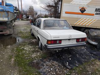 Mercedes-Benz E 240 1982-thumb-4