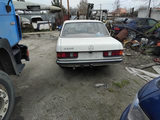 Mercedes-Benz E 240 1982-thumb-6
