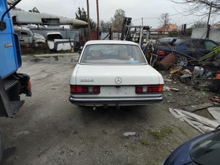Mercedes-Benz E 240 1982-thumb-7