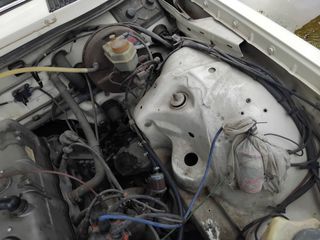 Mercedes-Benz E 240 1982-thumb-11