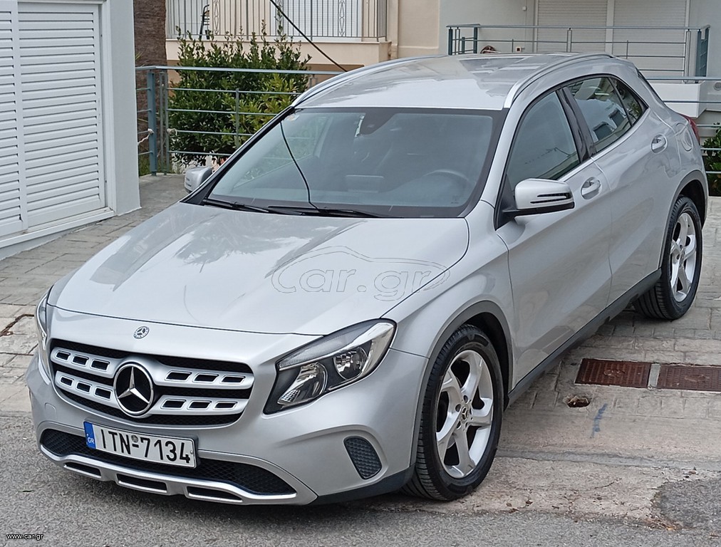 Mercedes-Benz GLA 180 '17 d Urban AUTO