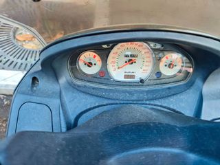 Suzuki Burgman 200 2014-thumb-6