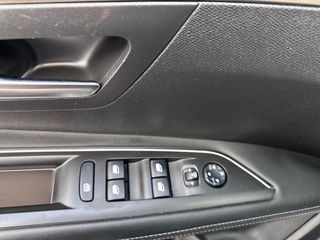 Peugeot 3008 2019-thumb-24