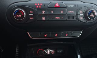 Kia Sorento 2018 2.0 CRDi Buisness 7-Seats-thumb-18
