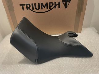 ΠΡΟΣΦΟΡΑ OLD STOCK Triumph front seat TIGER 800   σελλα οδηγού  T2304370-thumb-1