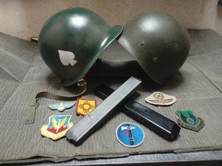 ΣΥΛΛΕΚΤΙΚΑ 2ου ΠΑΓΚ. ΠΟΛΕΜΟΥ: ΚΡΑΝΟΣ M1 HELMET USA 1943 (ΕΞΩΤ.-ΕΣΩΤ.)- 1 MAG (γεμ/ρα) M3 GREASE GUN .45- 6 ΡΑΦΤΑ ΣΗΜΑΤΑ ΣΤΟΛΗΣ (PATCHES) USA