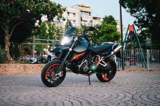 KTM 990 Supermoto 2009-thumb-1